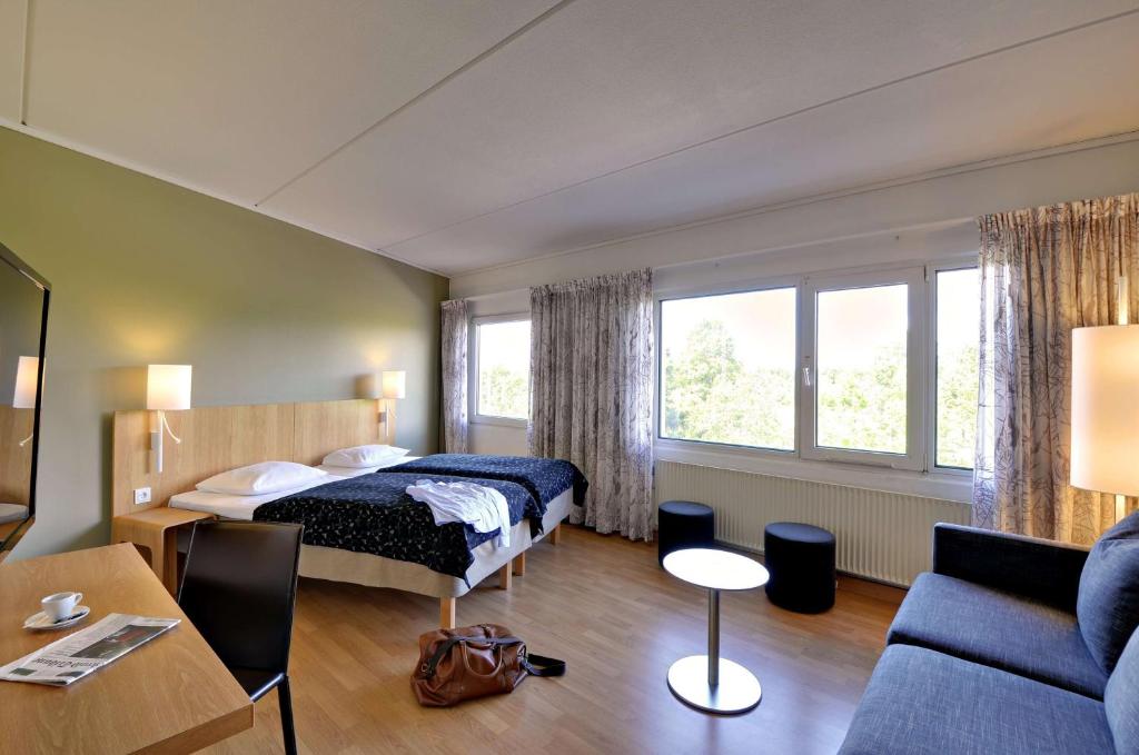 Postel nebo postele na pokoji v ubytování Scandic Aarhus Vest