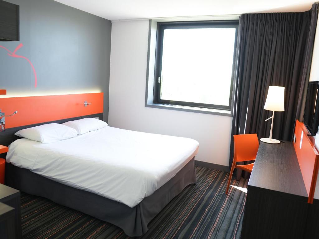 Postel nebo postele na pokoji v ubytování ibis Styles Caen centre gare
