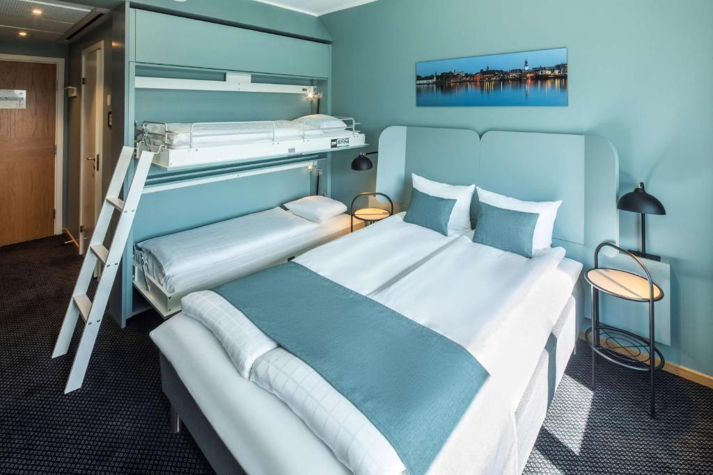Una cama o camas en una habitación de Scandic Aalborg City