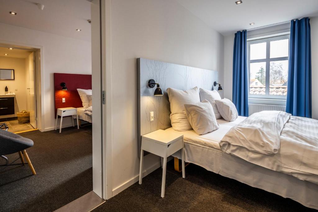 Postel nebo postele na pokoji v ubytování Hotel Birksø