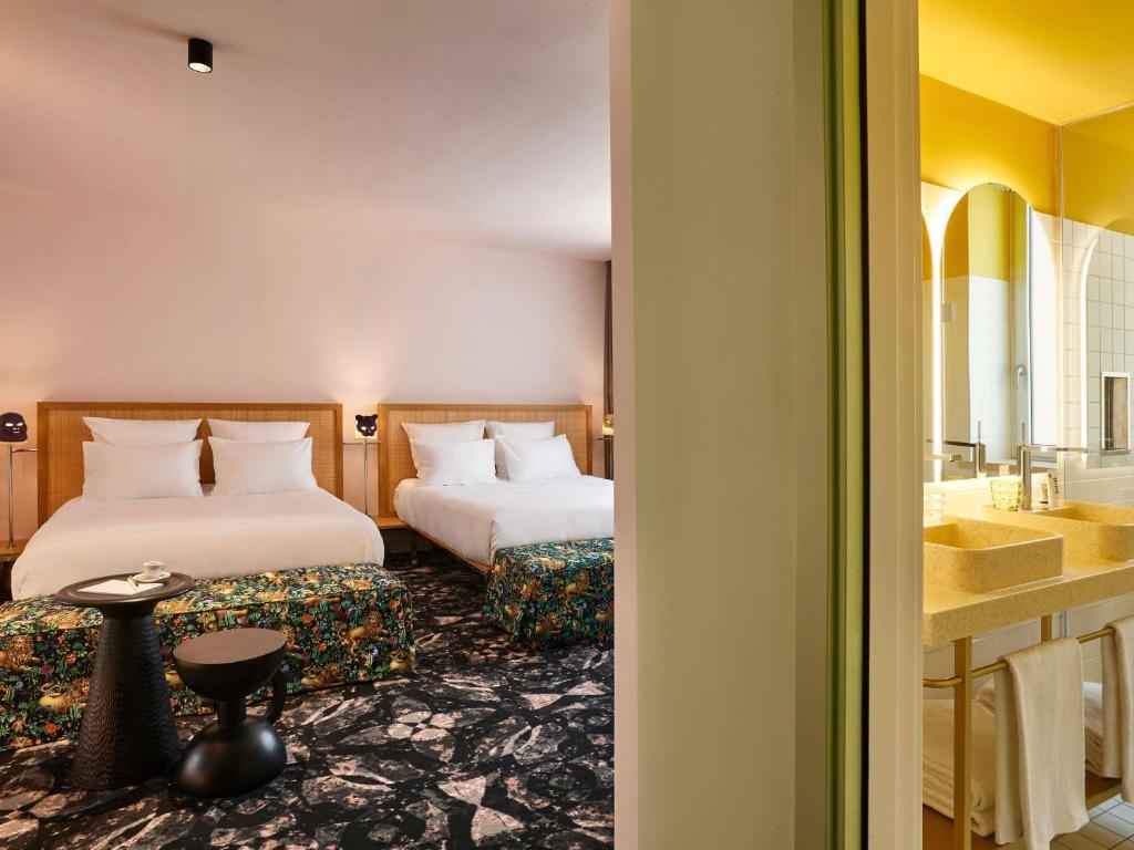 A bed or beds in a room at Mama Shelter Roma
