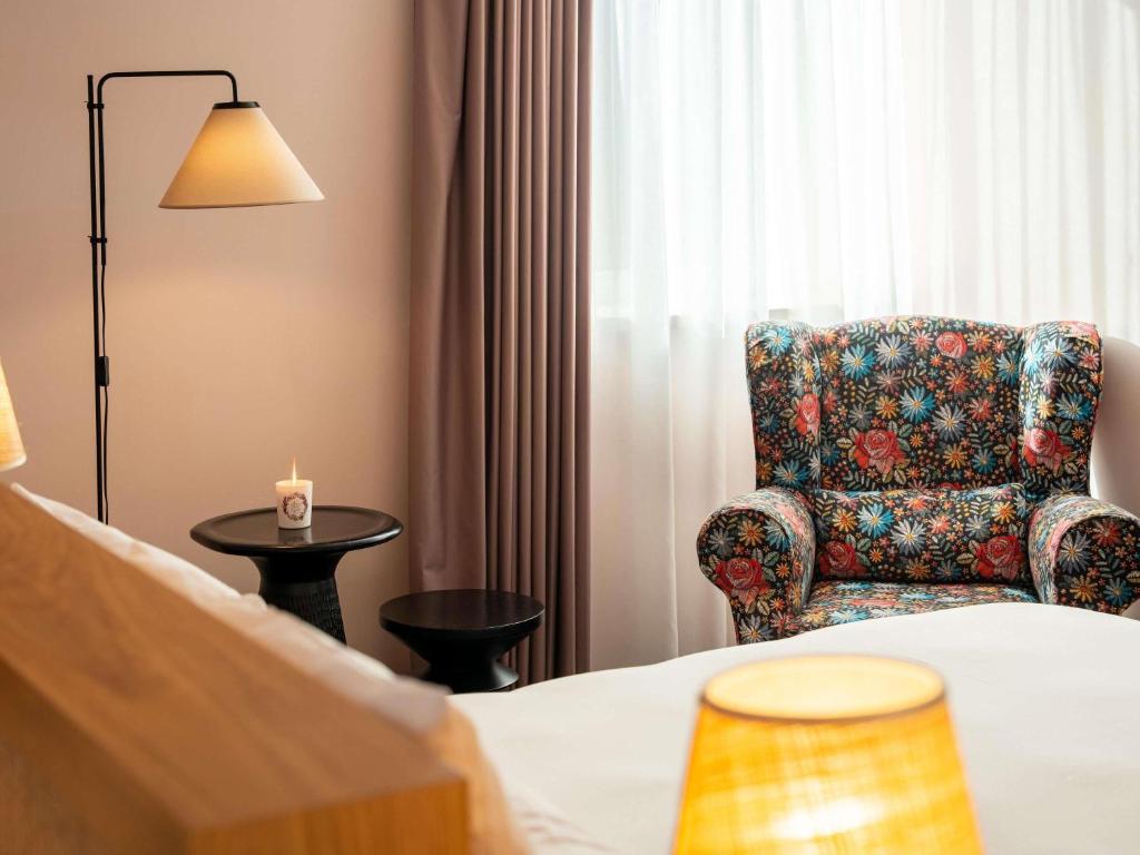 A bed or beds in a room at Mama Shelter Roma
