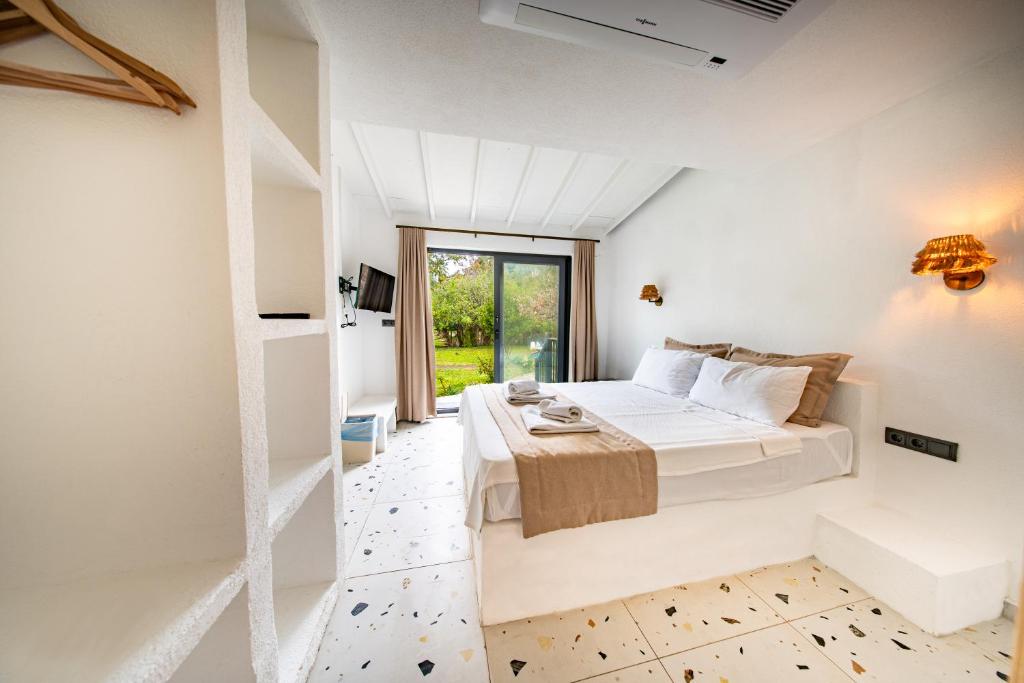 Postel nebo postele na pokoji v ubytování Thanos Hotel