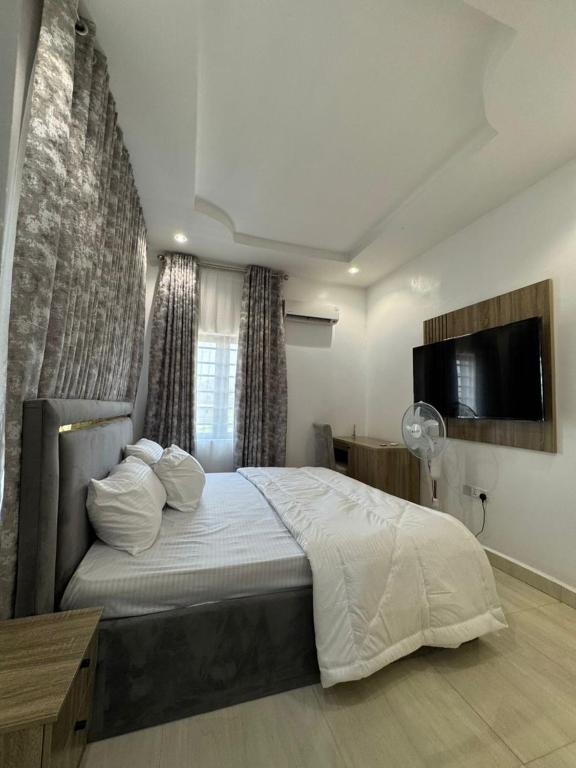Postel nebo postele na pokoji v ubytování Declans Homes