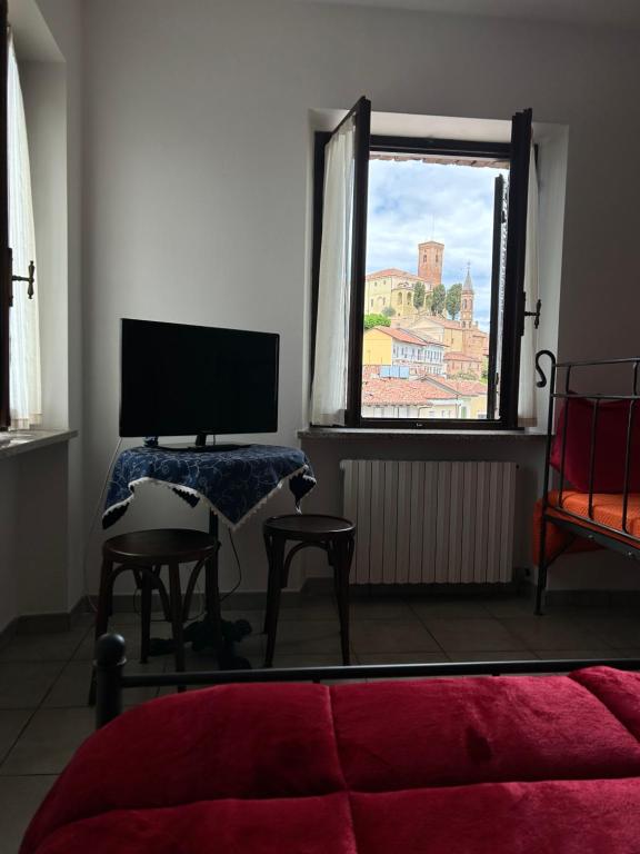 A television and/or entertainment centre at Takàlcastel 2