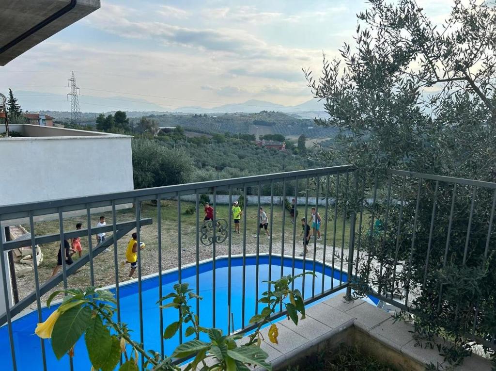 Nespecifikovaný výhled na hory nebo výhled na hory při pohledu z aparthotelu