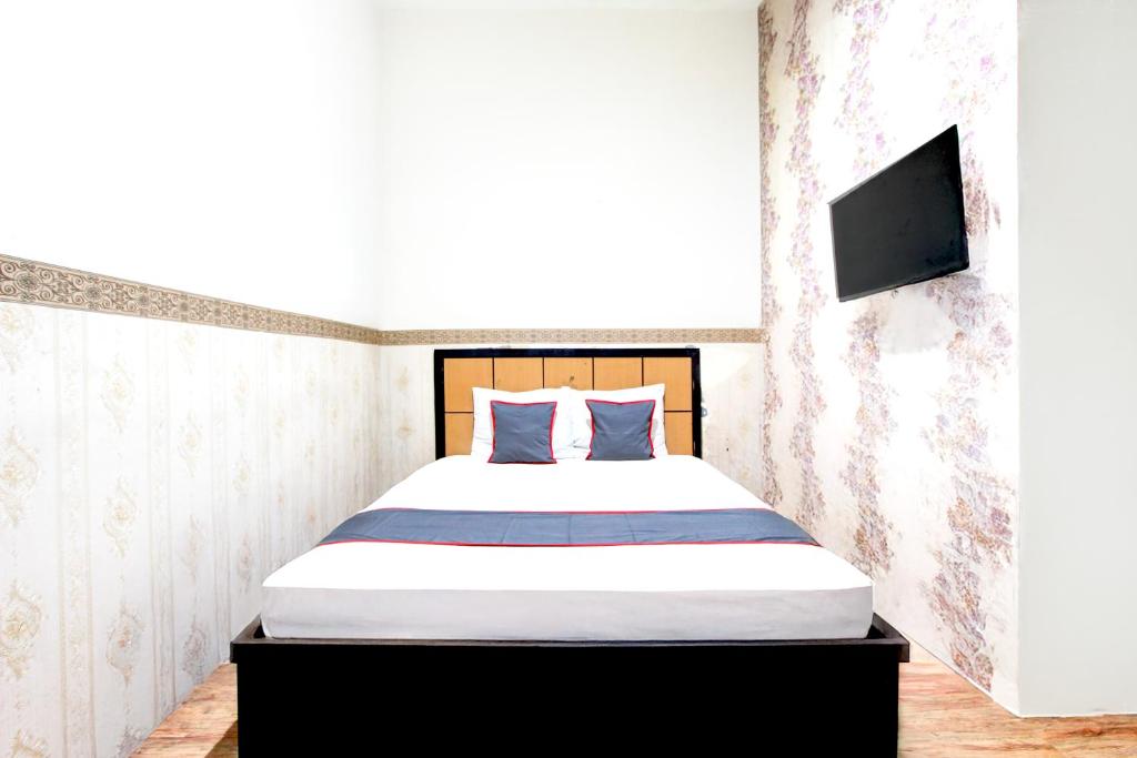 Hotel O Mega Inn Guest House - Standard Double Room