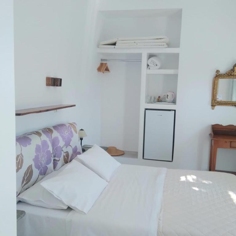 Postel nebo postele na pokoji v ubytování Anemoessa Studios