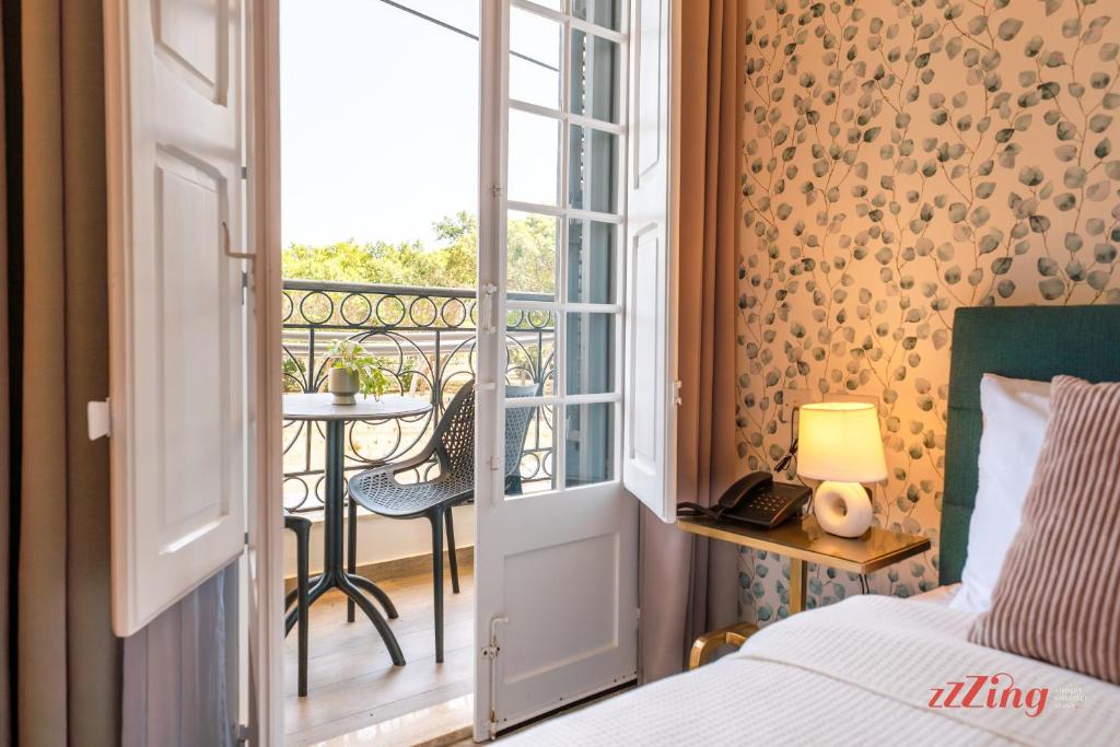 Yolanda Boutique Suites by Zzzing - 18