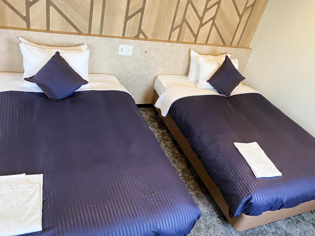 Postel nebo postele na pokoji v ubytování HOTEL LiVEMAX BUDGET Hiratsuka Ekimae