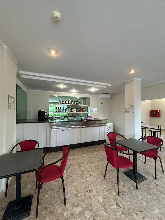 Kuchyň nebo kuchyňský kout v ubytování Hotel Ines