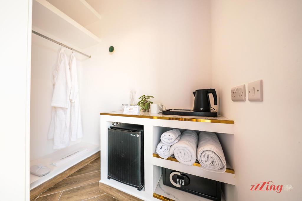 Yolanda Boutique Suites by Zzzing - 10