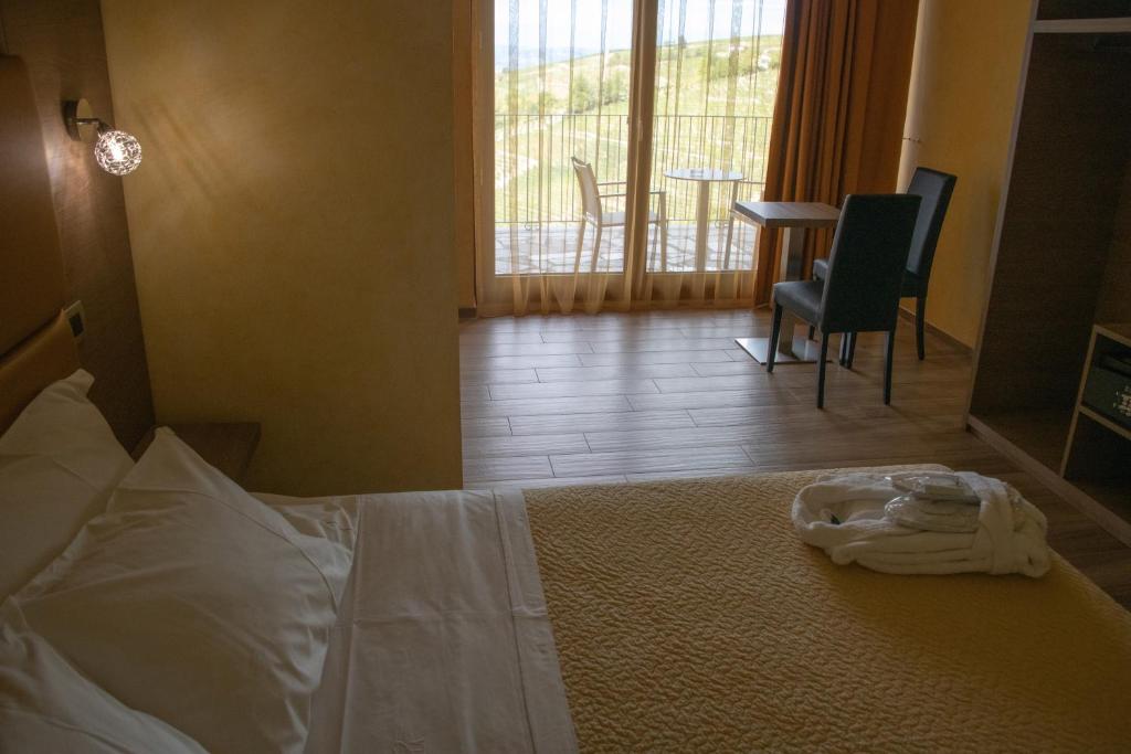 Postel nebo postele na pokoji v ubytování Casa Castella - Langhe