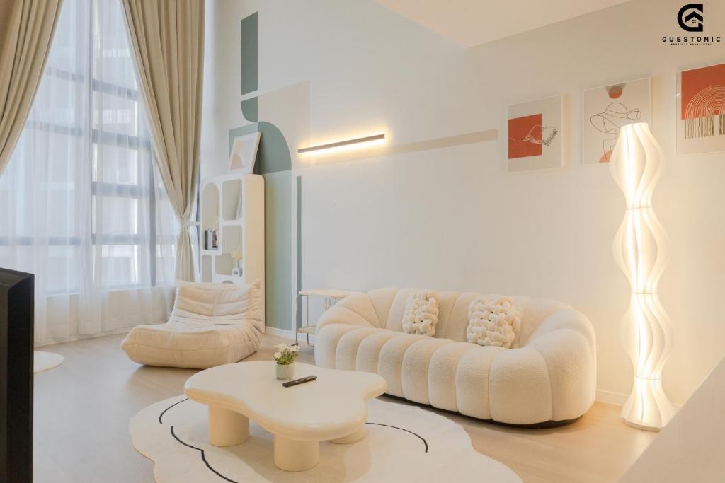 Posezení v ubytování EkoCheras Cozy Suite by GUESTONIC