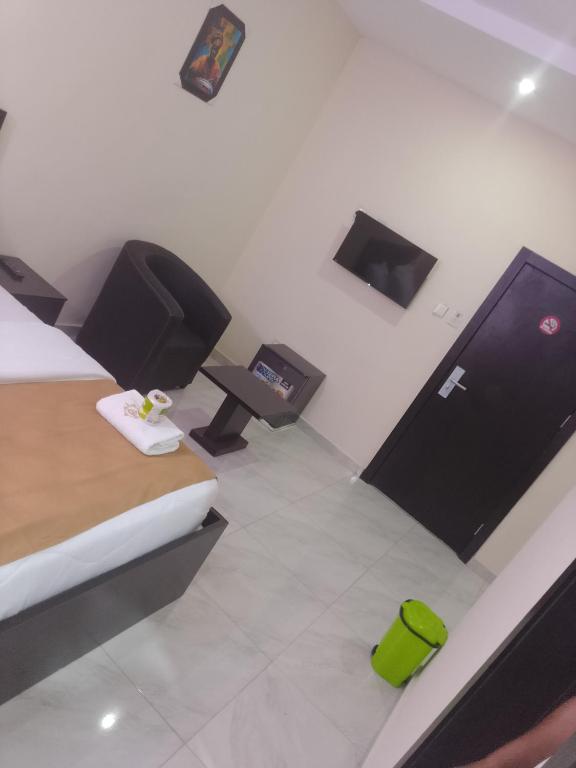 TV a/nebo společenská místnost v ubytování Golden Hits Hotel and Suites