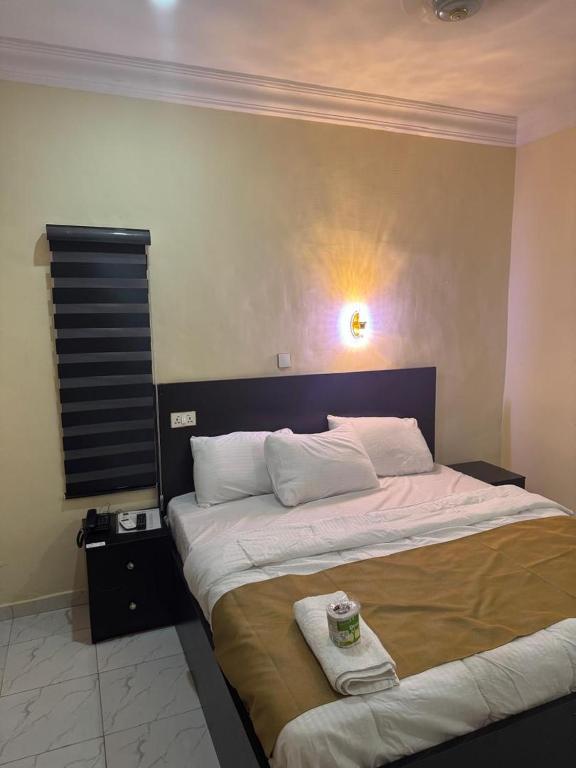 Postel nebo postele na pokoji v ubytování Golden Hits Hotel and Suites
