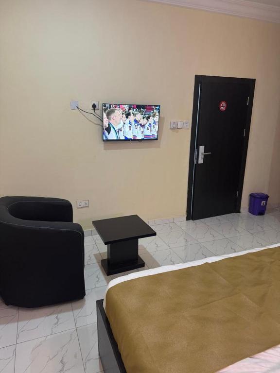 TV a/nebo společenská místnost v ubytování Golden Hits Hotel and Suites