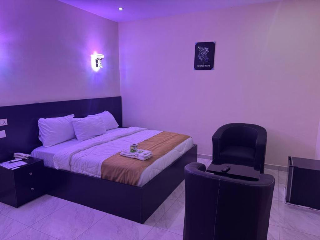 Postel nebo postele na pokoji v ubytování Golden Hits Hotel and Suites