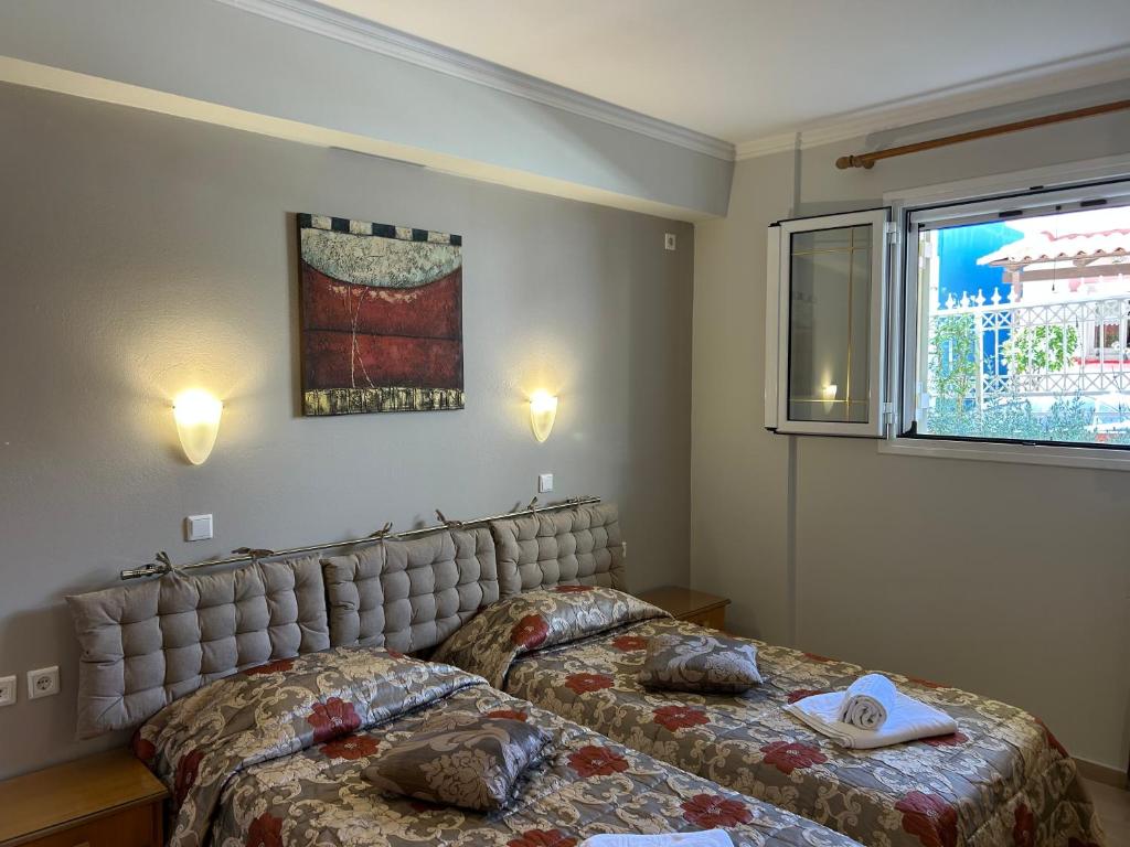 Postel nebo postele na pokoji v ubytování Brati II Beach Hotel