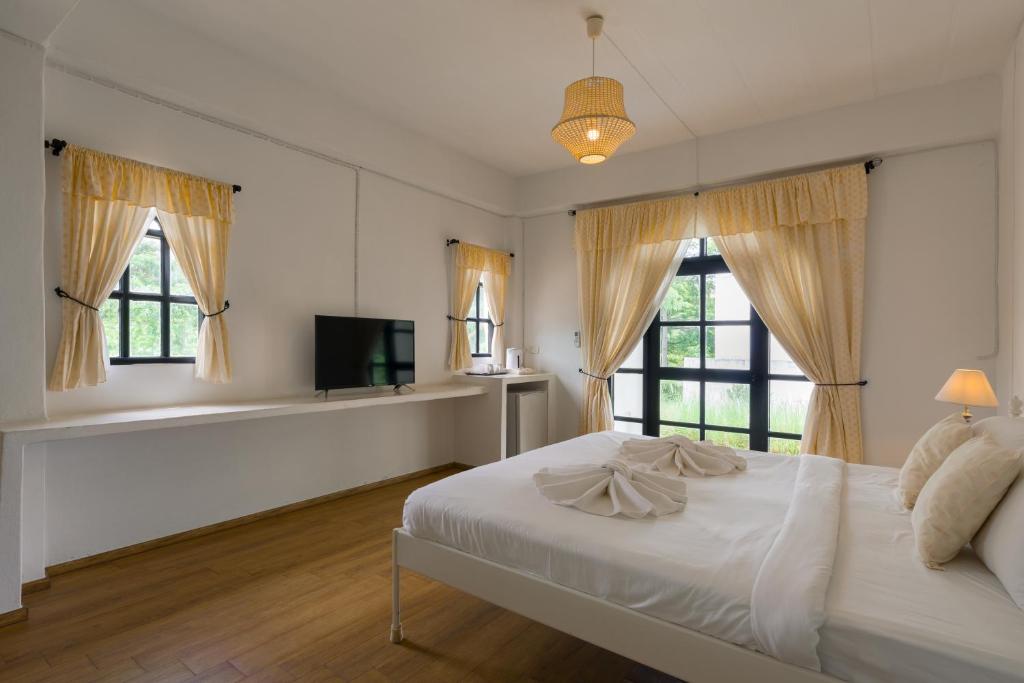 Villa La Flora Kaeng Krachan - Double Room With Pool View