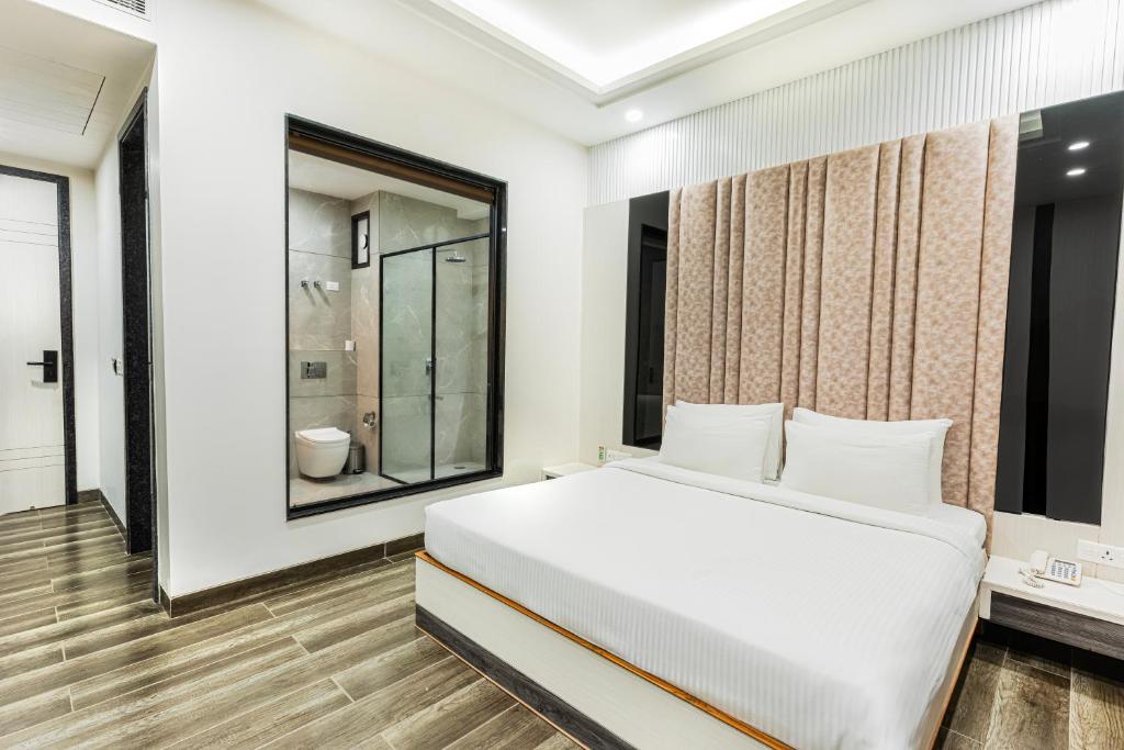 Postel nebo postele na pokoji v ubytování Hotel Elinor By Dazzling Hotels & Resorts
