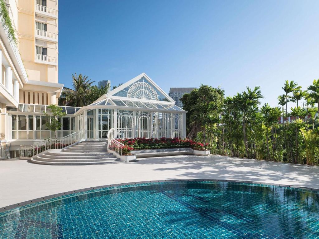 Bazén v ubytování Sofitel Phnom Penh Phokeethra nebo v jeho okolí