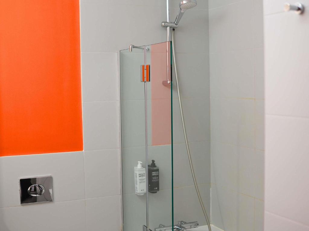 Koupelna v ubytování ibis Styles Caen centre gare