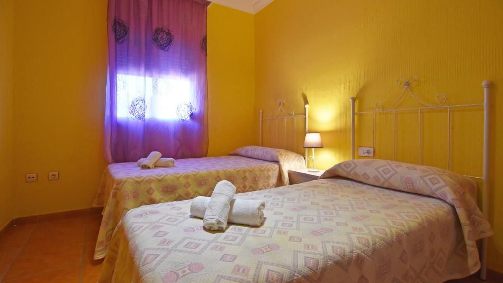 Łóżko lub łóżka w pokoju w obiekcie Villa Nerja Views - by Casitas Select