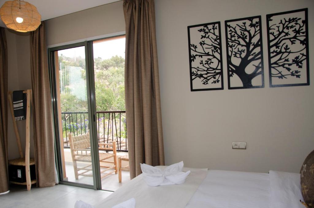Postel nebo postele na pokoji v ubytování harmony surf lodge