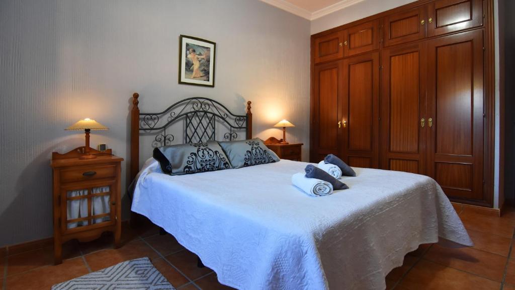 Łóżko lub łóżka w pokoju w obiekcie Villa Nerja Views - by Casitas Select