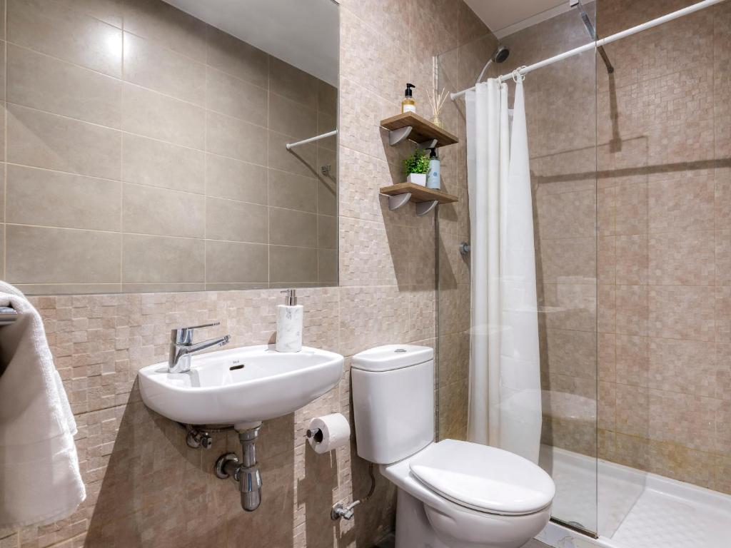 Ванная комната в Livensa Living Studios Valencia Marina Real Hotel-Apartamento