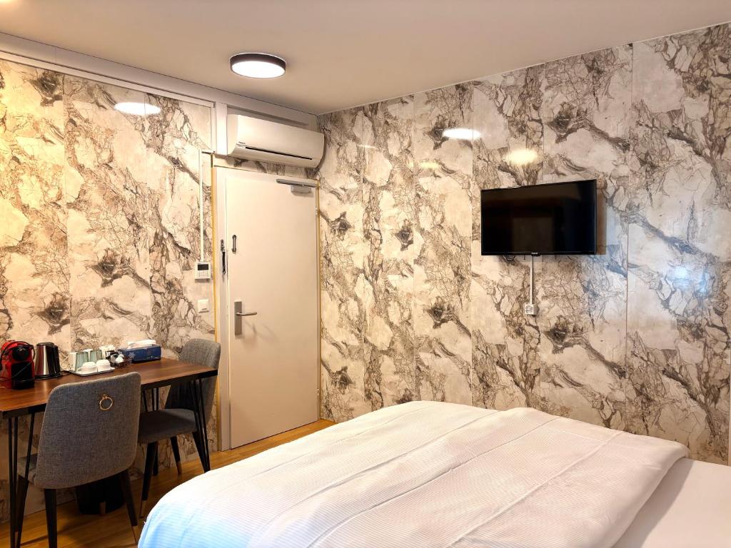 Akomo Bern - Resim 12