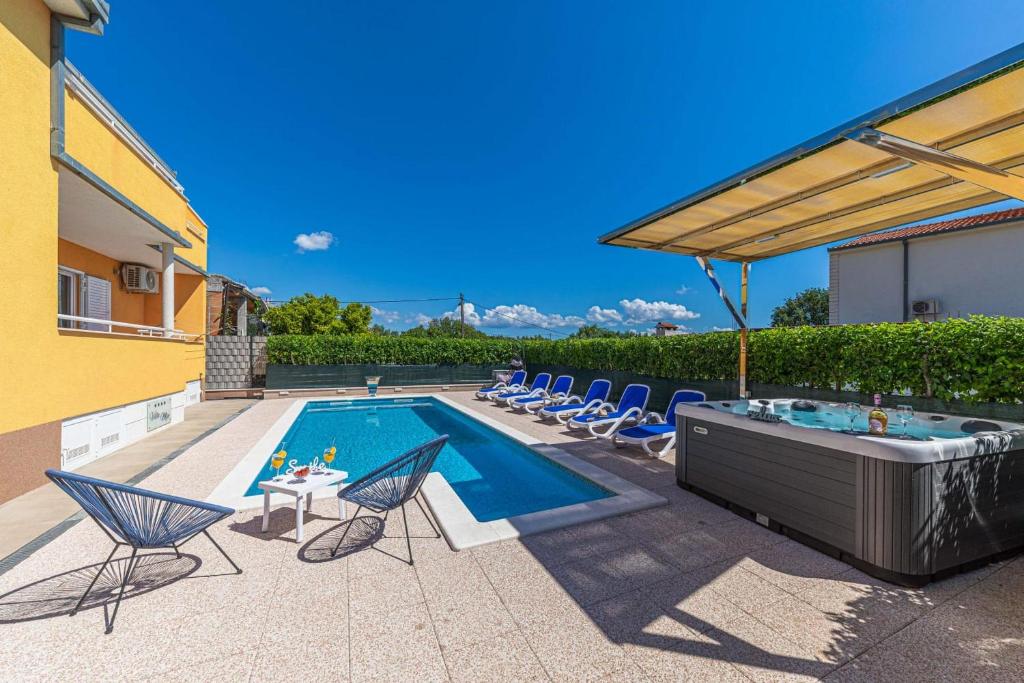 Villa Yellow with Heated Pool