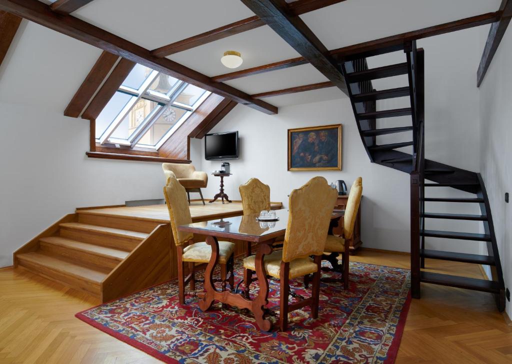 Charles Bridge Palace - Resim 5