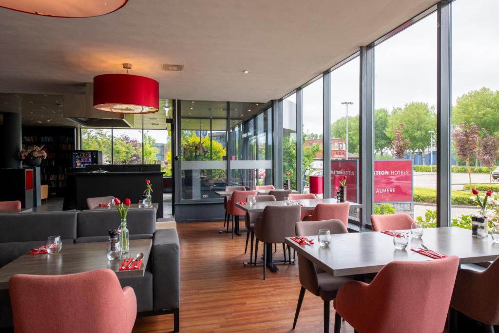 Restaurace v ubytování Bastion Hotel Almere