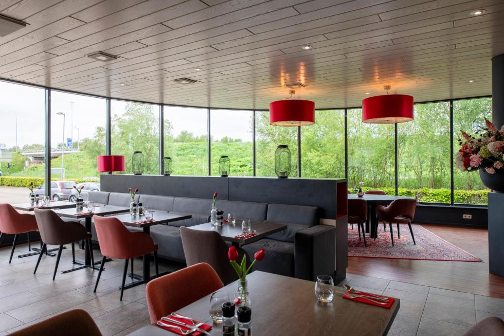 Restaurace v ubytování Bastion Hotel Almere