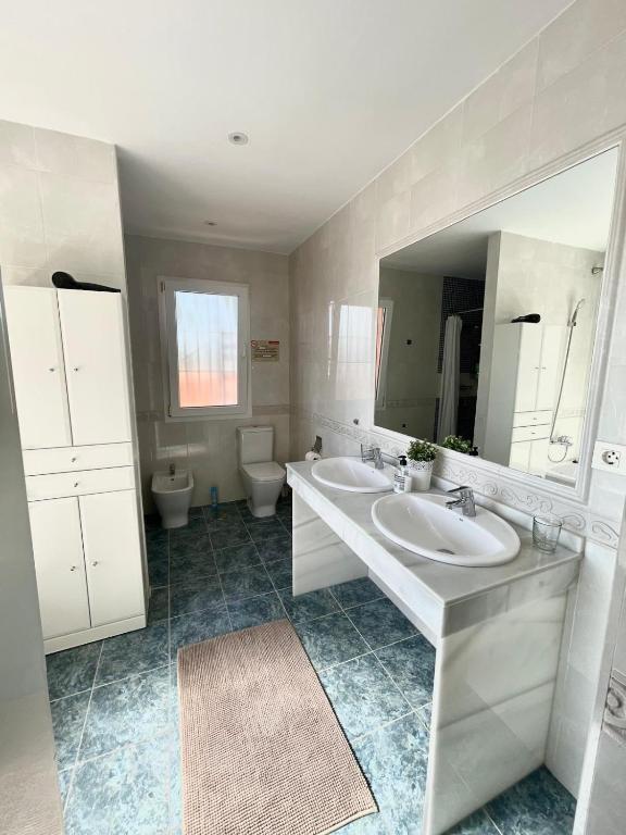 Koupelna v ubytování Marbella Deluxe Rooms in Royal Cabopino Townhouse
