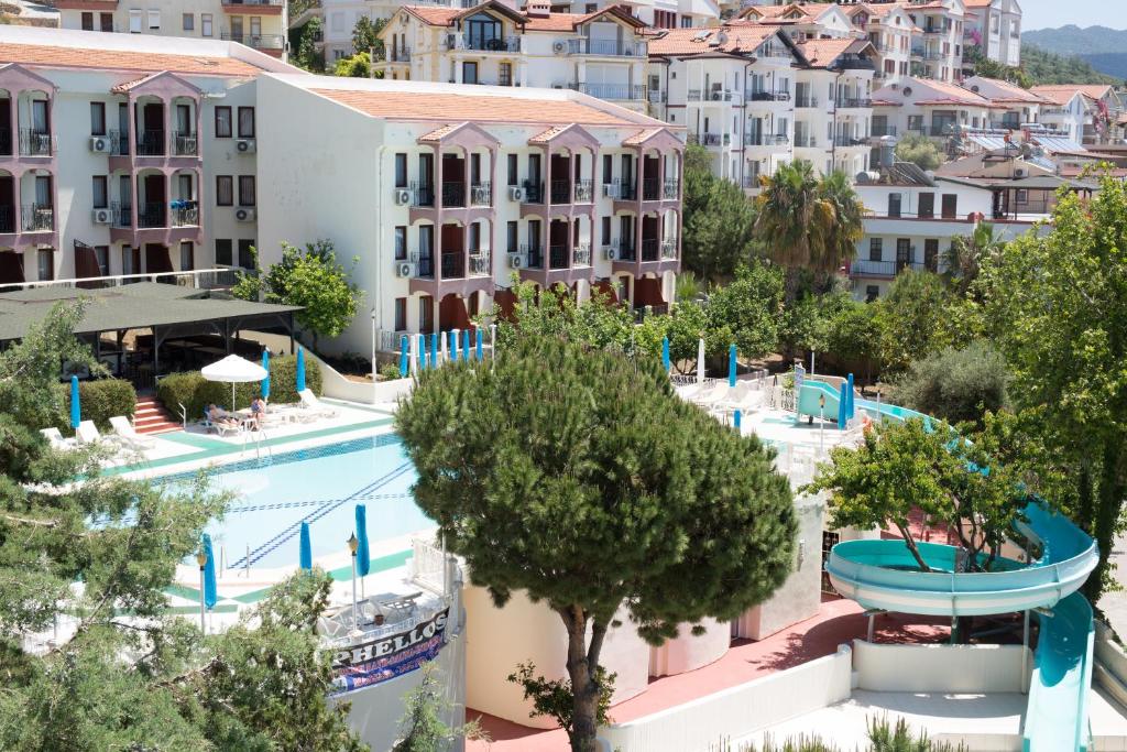 The swimming pool at or close to Hotel Club Phellos