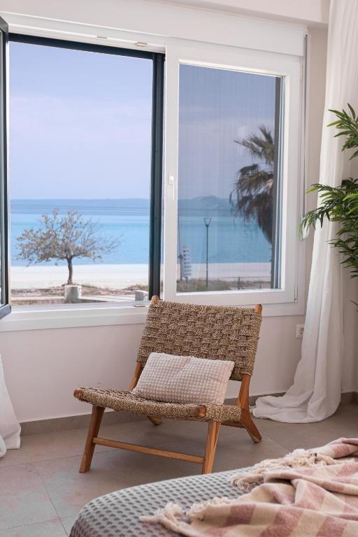 Seas The Day - Beachfront, Amazing Sea Views