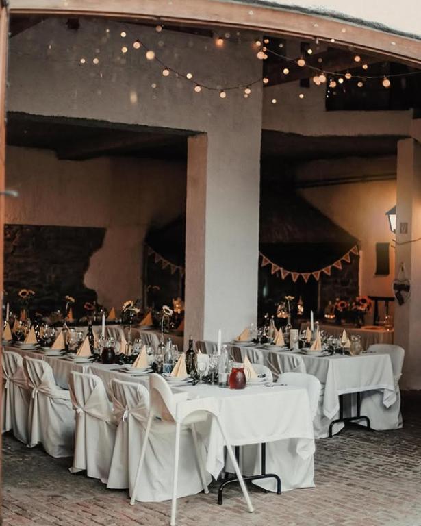 Reštaurácia alebo iné gastronomické zariadenie v ubytovaní Keresztkúti Erdei Pihenőhely
