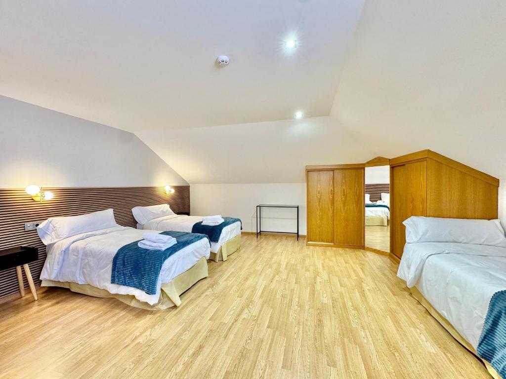 Postel nebo postele na pokoji v ubytování Hotel Ávila Diró