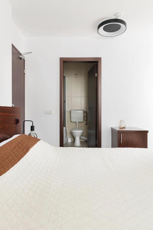 Postel nebo postele na pokoji v ubytování Hotel Piatra Soimului