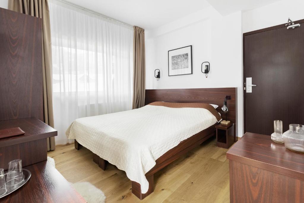 Postel nebo postele na pokoji v ubytování Hotel Piatra Soimului
