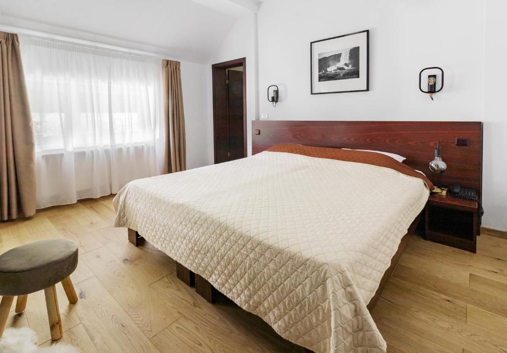 Postel nebo postele na pokoji v ubytování Hotel Piatra Soimului
