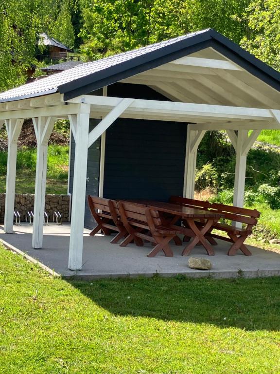 Vonkajšia záhrada v ubytovaní Domek nad potokiem