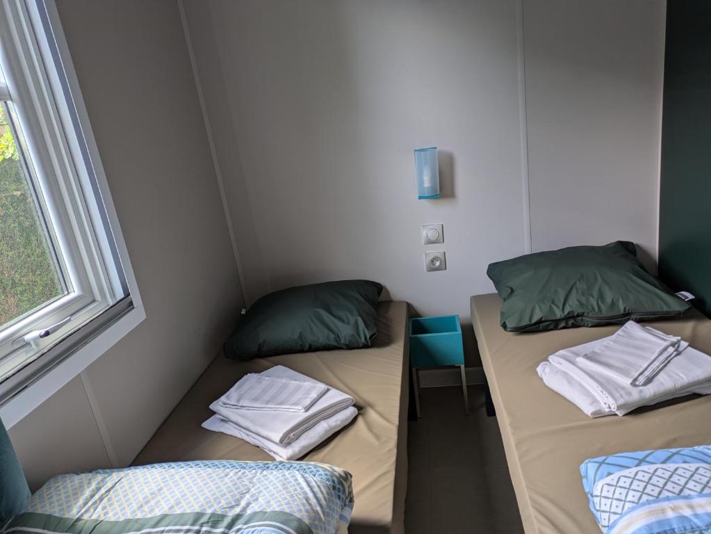 Postel nebo postele na pokoji v ubytování Camping Houtum