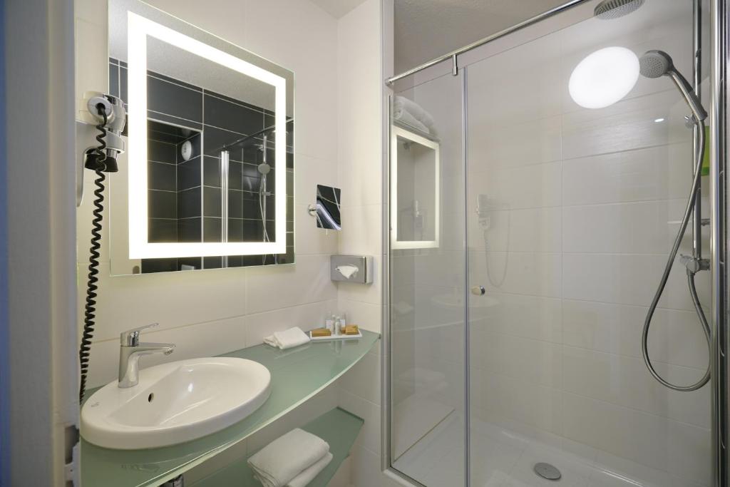 Koupelna v ubytování Hôtel Saphir Lyon