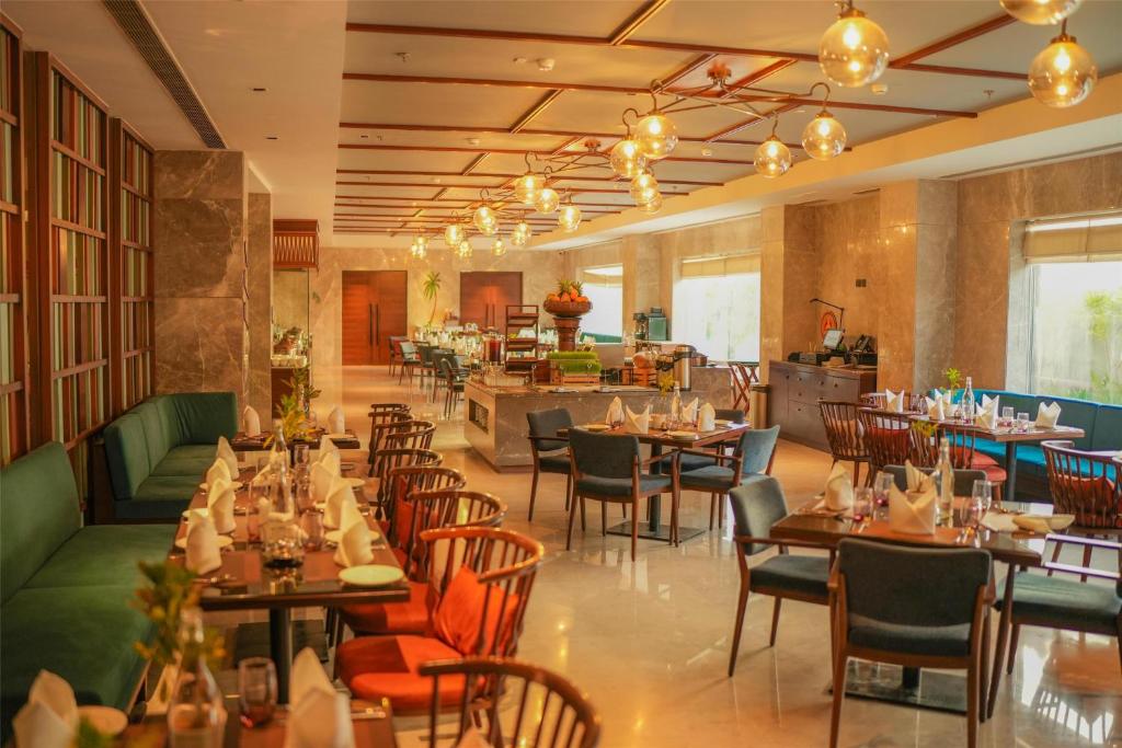 Restaurace v ubytování Radisson Hotel Vrindavan