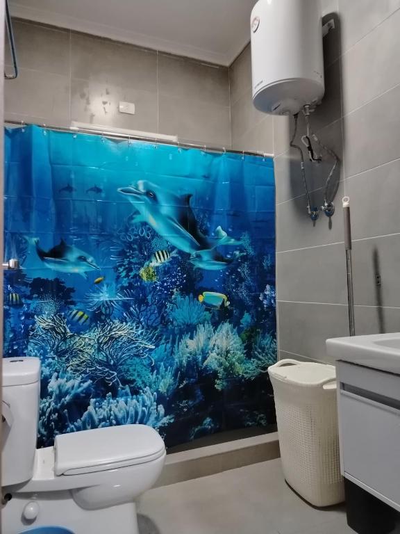Koupelna v ubytování Chalet 2 BDs 2 BRs at Second Floor for rent at Amwaj Sidi Abdelrahman for families ONLY and NOT Including Gate and Beach Pass fees