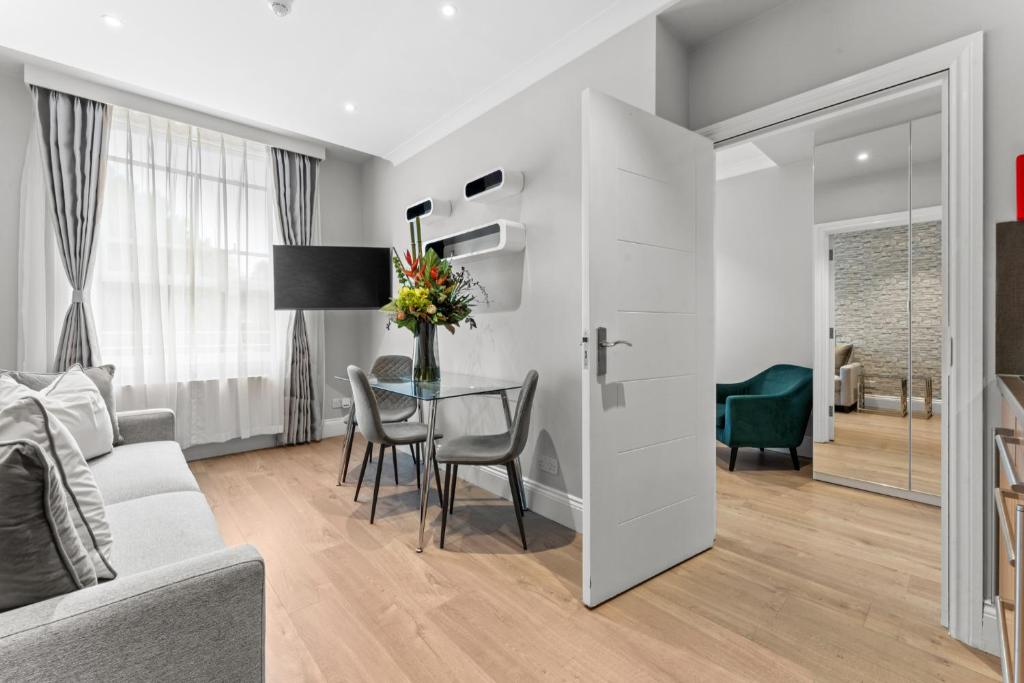 Cleveland Residences Russell Square - One-Bedroom Apartment
